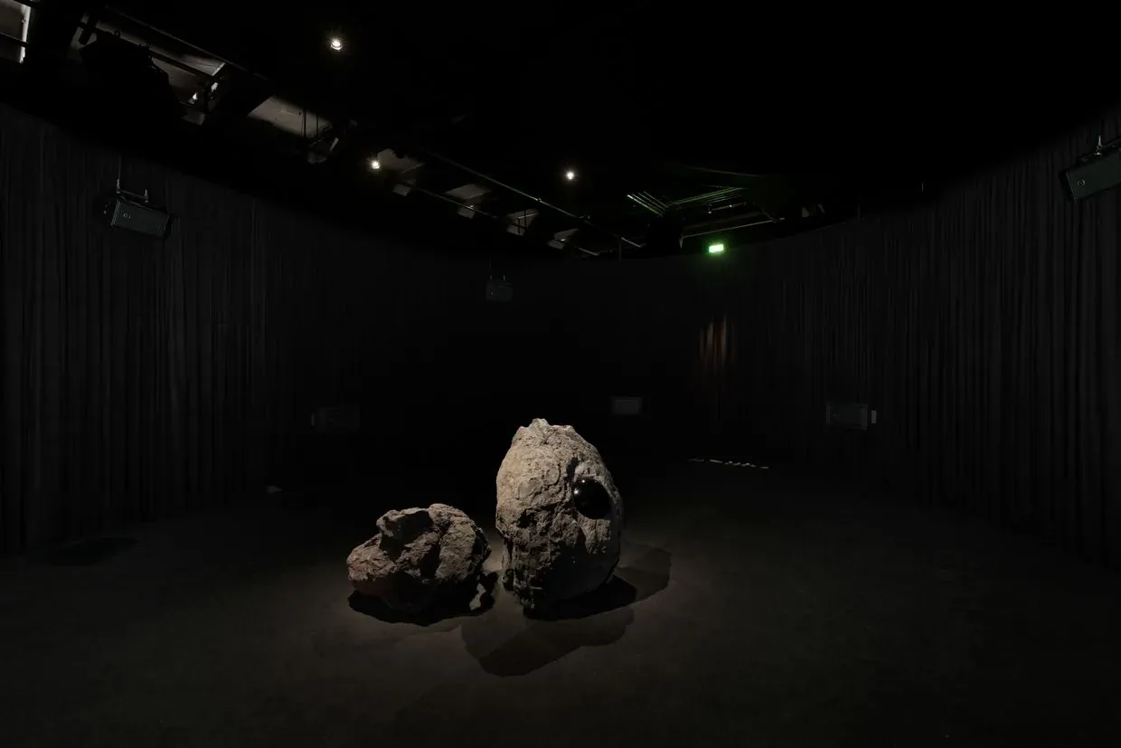 case-study-palais-de-tokyo-in-paris-stone-speakers-by-julian-charriere-card